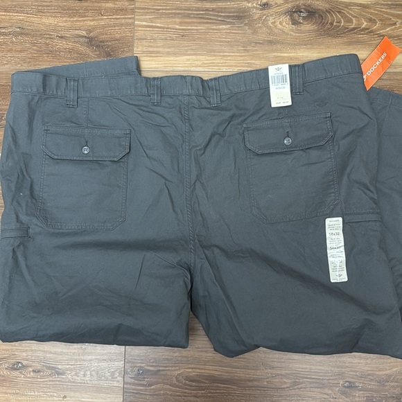 Dockers cargo pants. - Picture 3 of 4